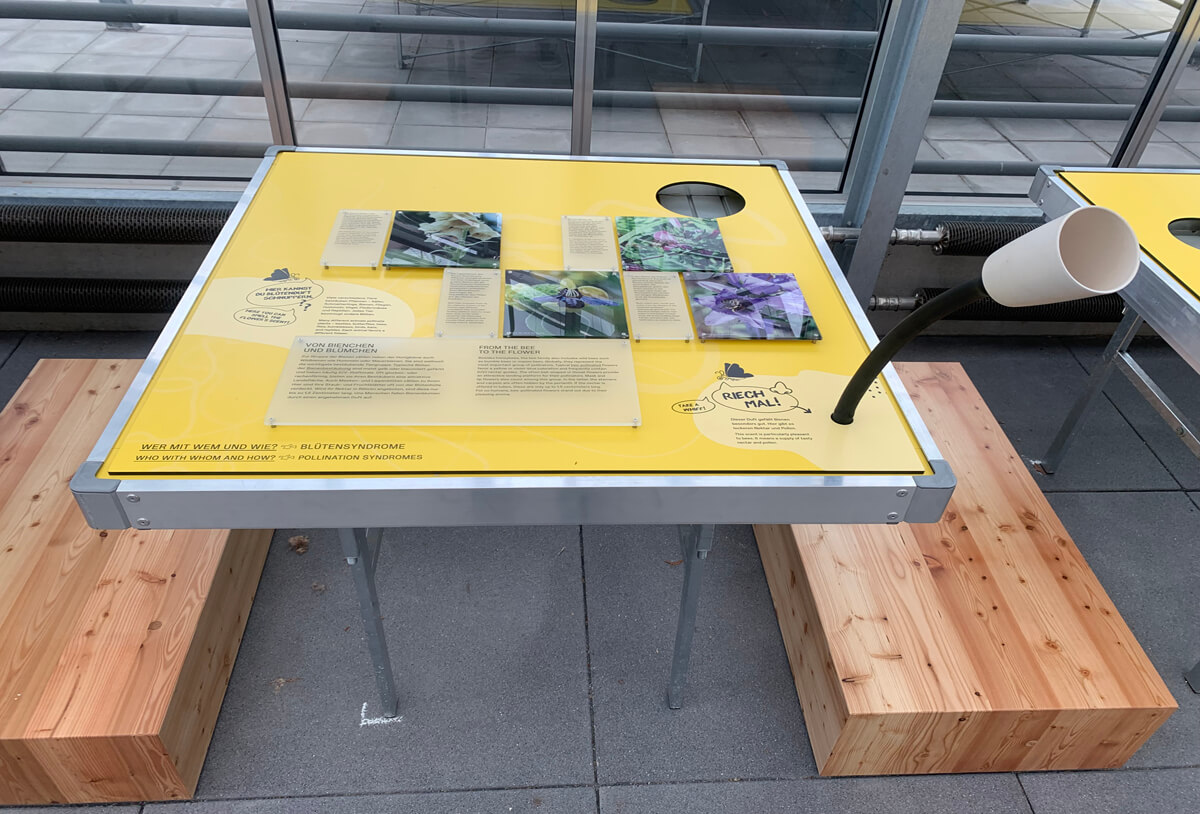 ixpo-Referenz-Markenwelten-Ausstellungsbau-Tisch