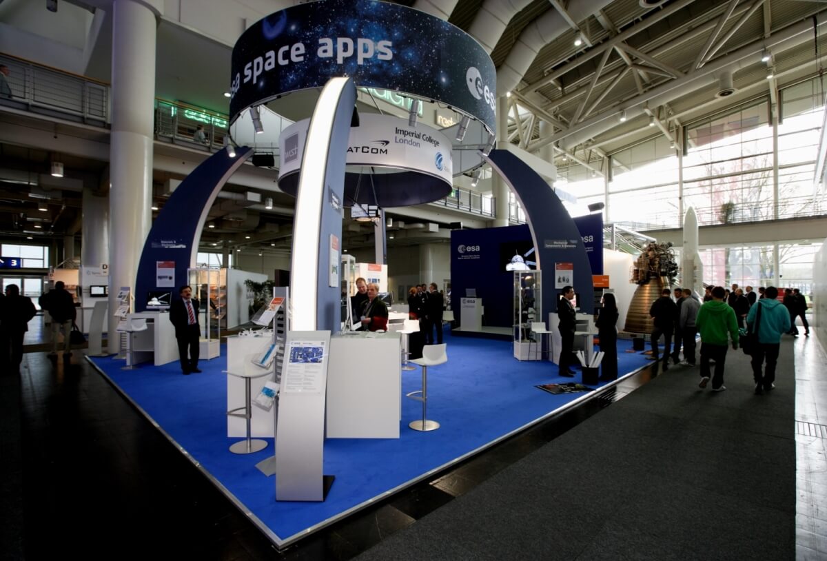 ixpo-Referenz-Messebau-Hannover-Messe-2011-MST-Aerospace-GmbH-Weltraum-Totale