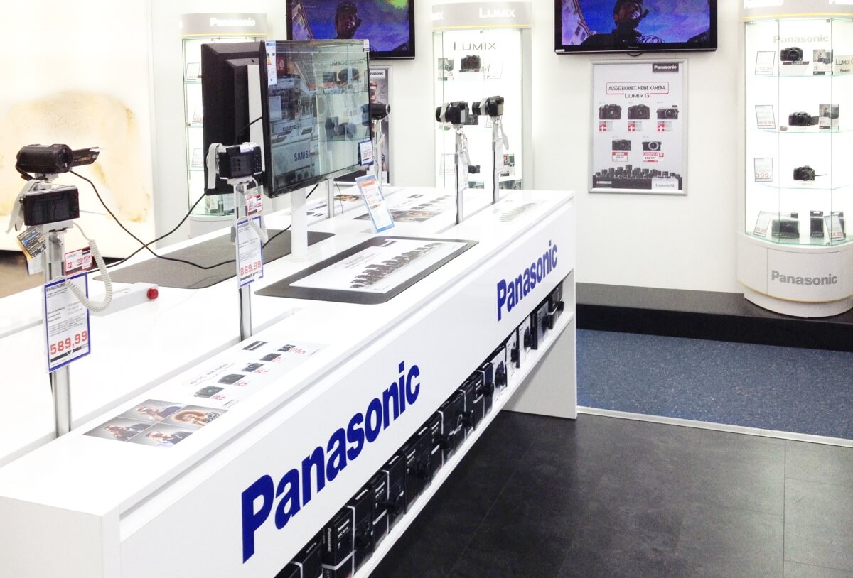 ixpo-Referenz-Shop-Loesungen-Shop-in-Shop-POS-Display-Panasonic-Perspektive1