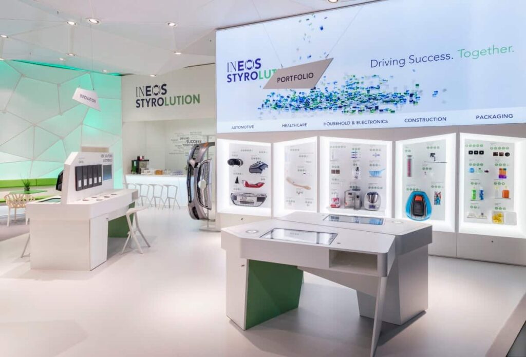 Messebau auf der K in Duesseldorf für INEOS Styrolution von ixpo Konzeption und Ziele