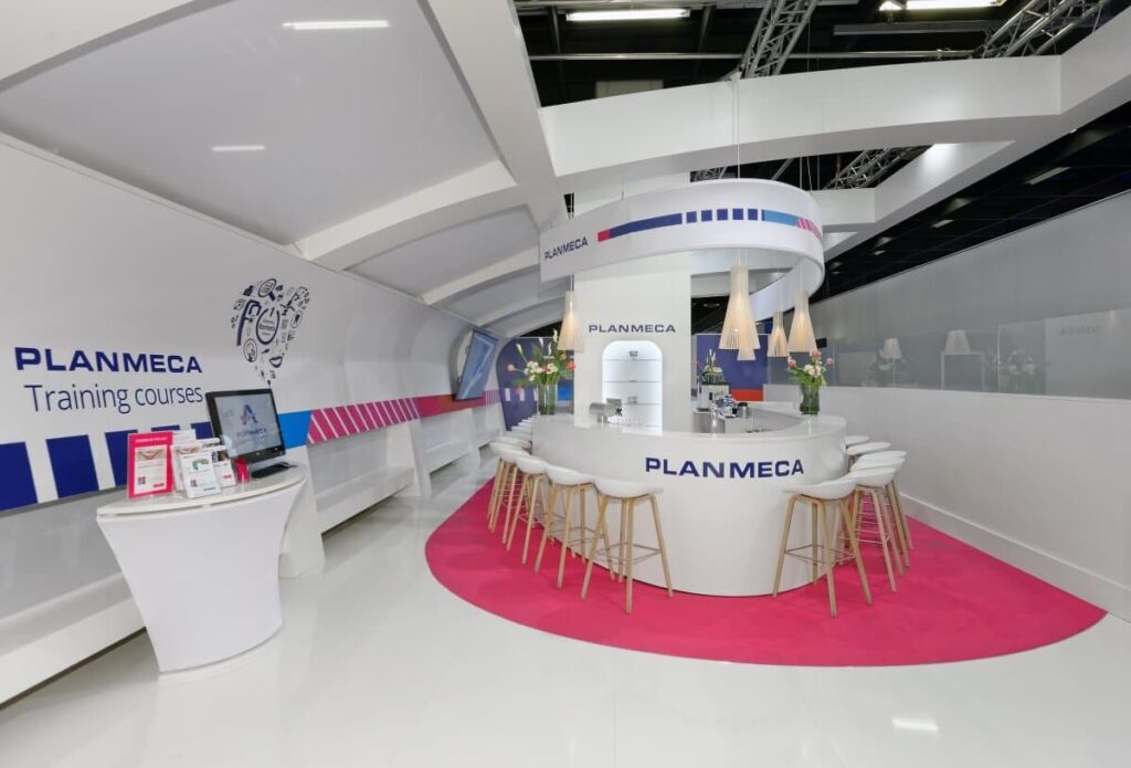 Messebau auf der IDS in Köln für Planmeca von ixpo Fazit