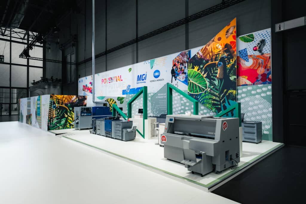 Messebau in Duesseldorf auf der drupa für Konica Minolta von ixpo Konzeption und Ziele